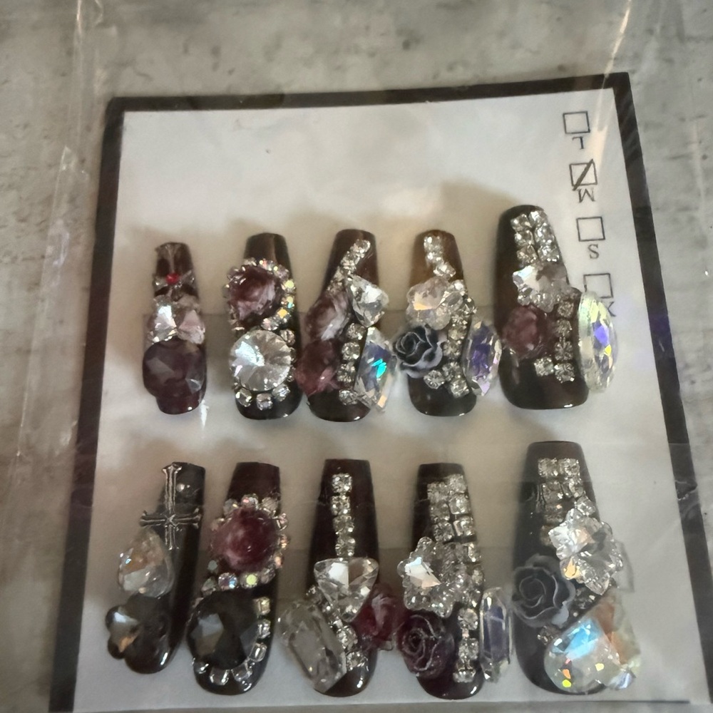 Elegant Rhinestone Embellished False Nails